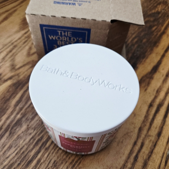 🛍BOGO 50% OFF🍫🕯NWT‼️ Bath & Body Works "Peppermint Bark" 3-wick Candle - Picture 4 of 10